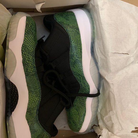 Jordan 11 low snakeskin - Picture 3 of 5